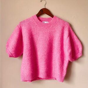 Lovely short balloon sleeve sweater in  Bubble Gum color, Size M, Relaxed fit.